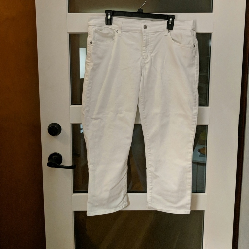 ◾Size 14P/size 32 Levi Strauss White Jean Capris ◾